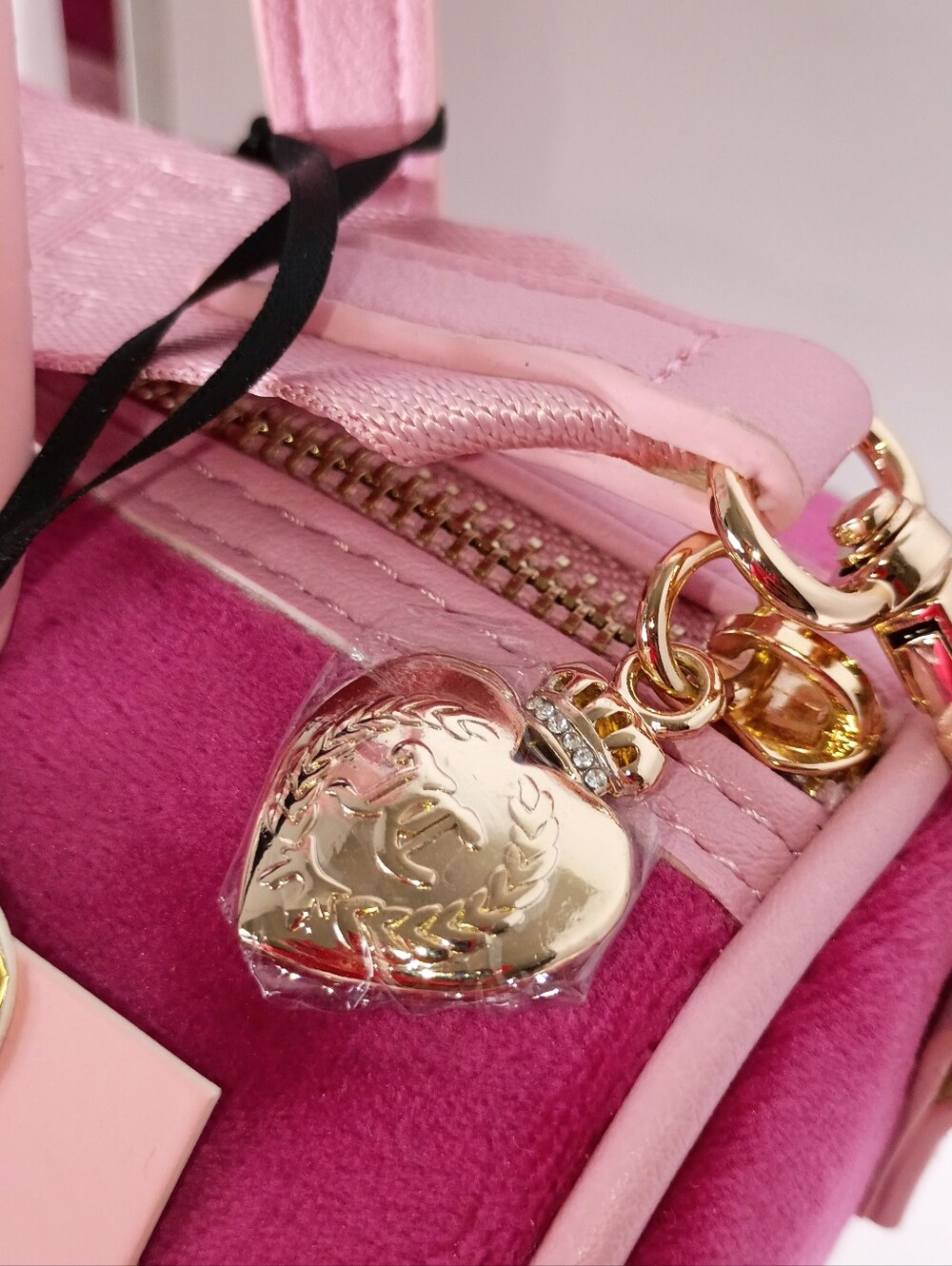 Juicy Couture Exclusive Raspberry/ Pink Velvet Barrel Bag with Fur Charm - Picture 8 of 12